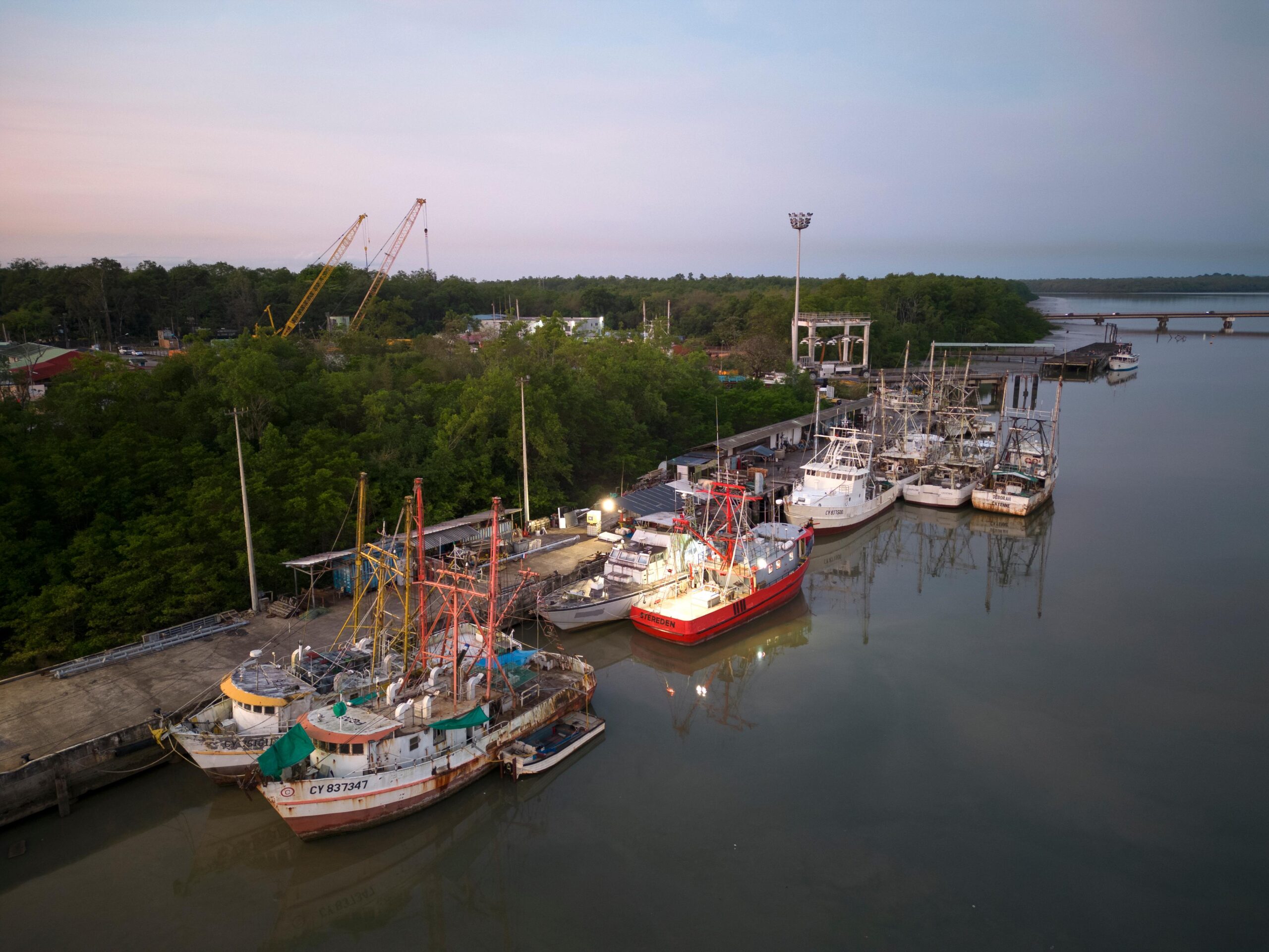 Le port du Larivot et ses bateaux de pêche ©IFREMER Stéphane Lesbat Le port du Larivot et ses bateaux de pêche ©IFREMER Stéphane Lesbat