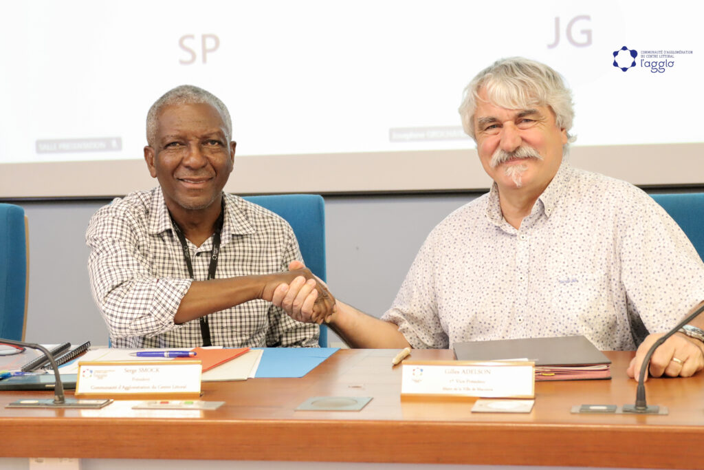 12-19 [HABITAT] Signature de la charte qualité environnementale urbaine et architecturale de la SIGUY SIMKO - 3